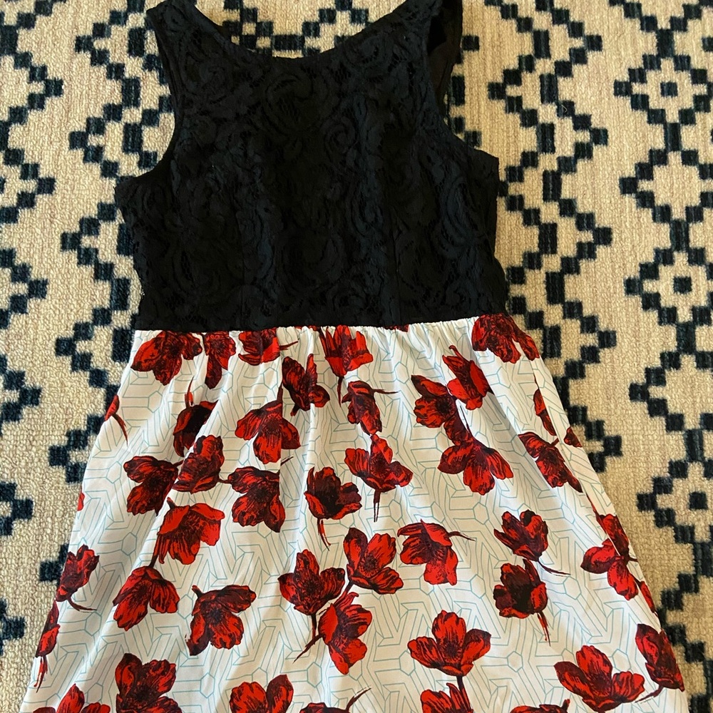 Kenzie Floral Dress: EXCELLENT CONDITION XS